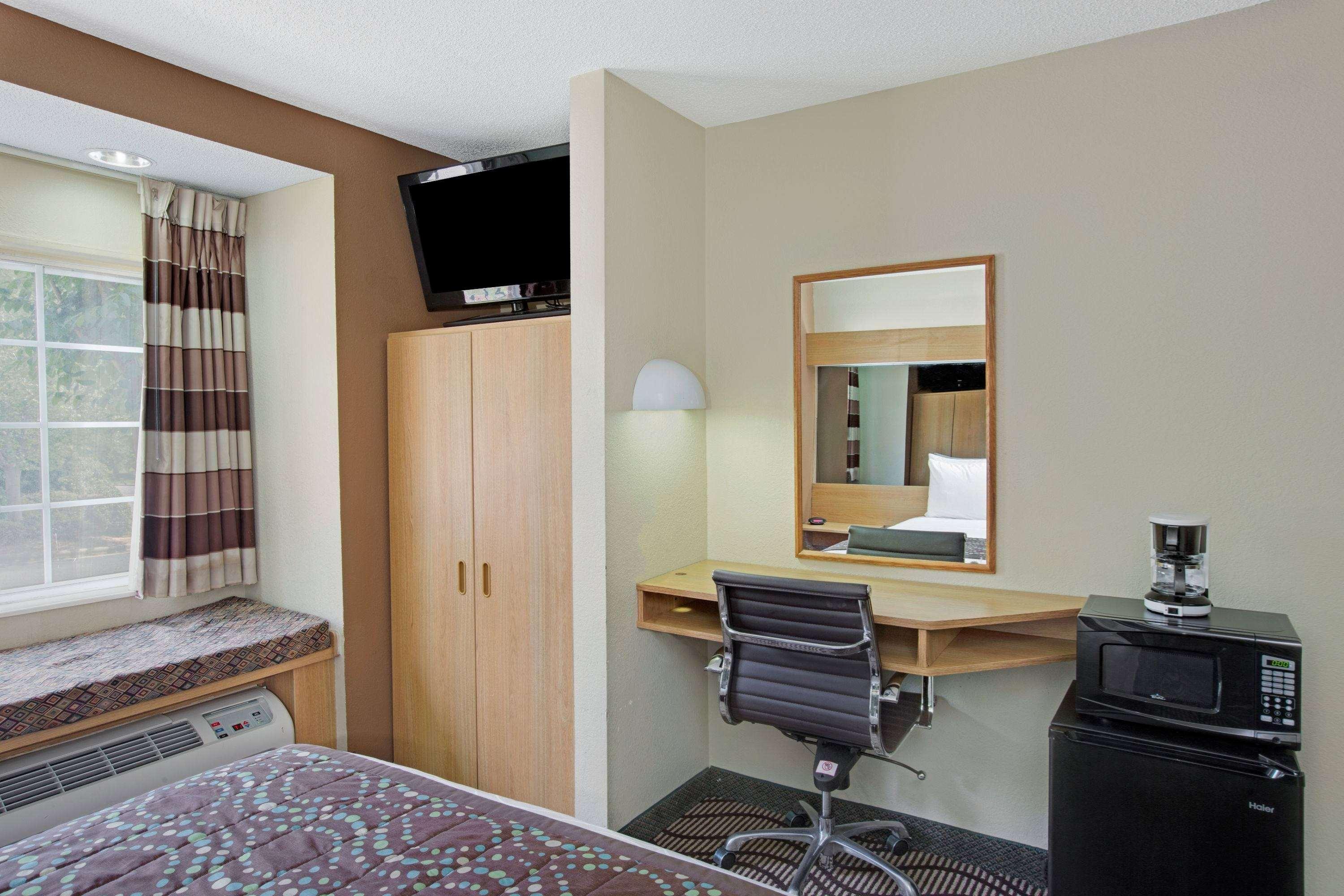 Microtel Inn By Wyndham University Place Charlotte Eksteriør billede